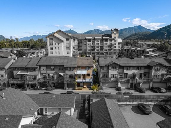 4th image of 1212 Village Green Way
