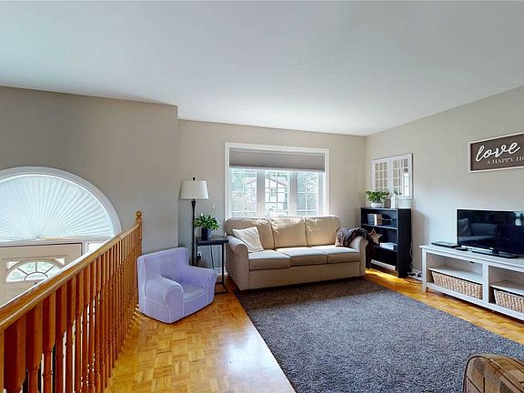 4th image of 875 Birchwood Dr