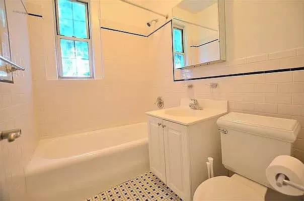 Rented by Manhattan Realty Group | media 13