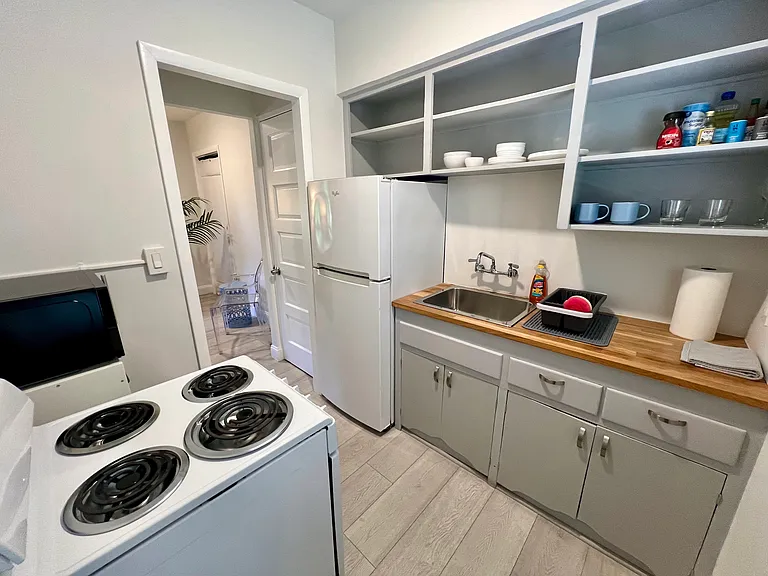 6030 N Bayshore Dr #3 — Photo 12
