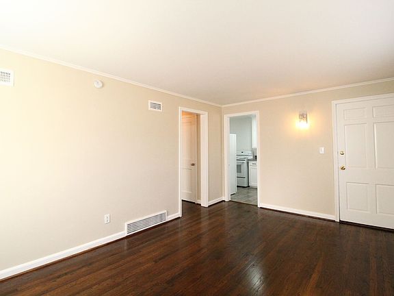 3rd image of 4407 S Parkway Dr