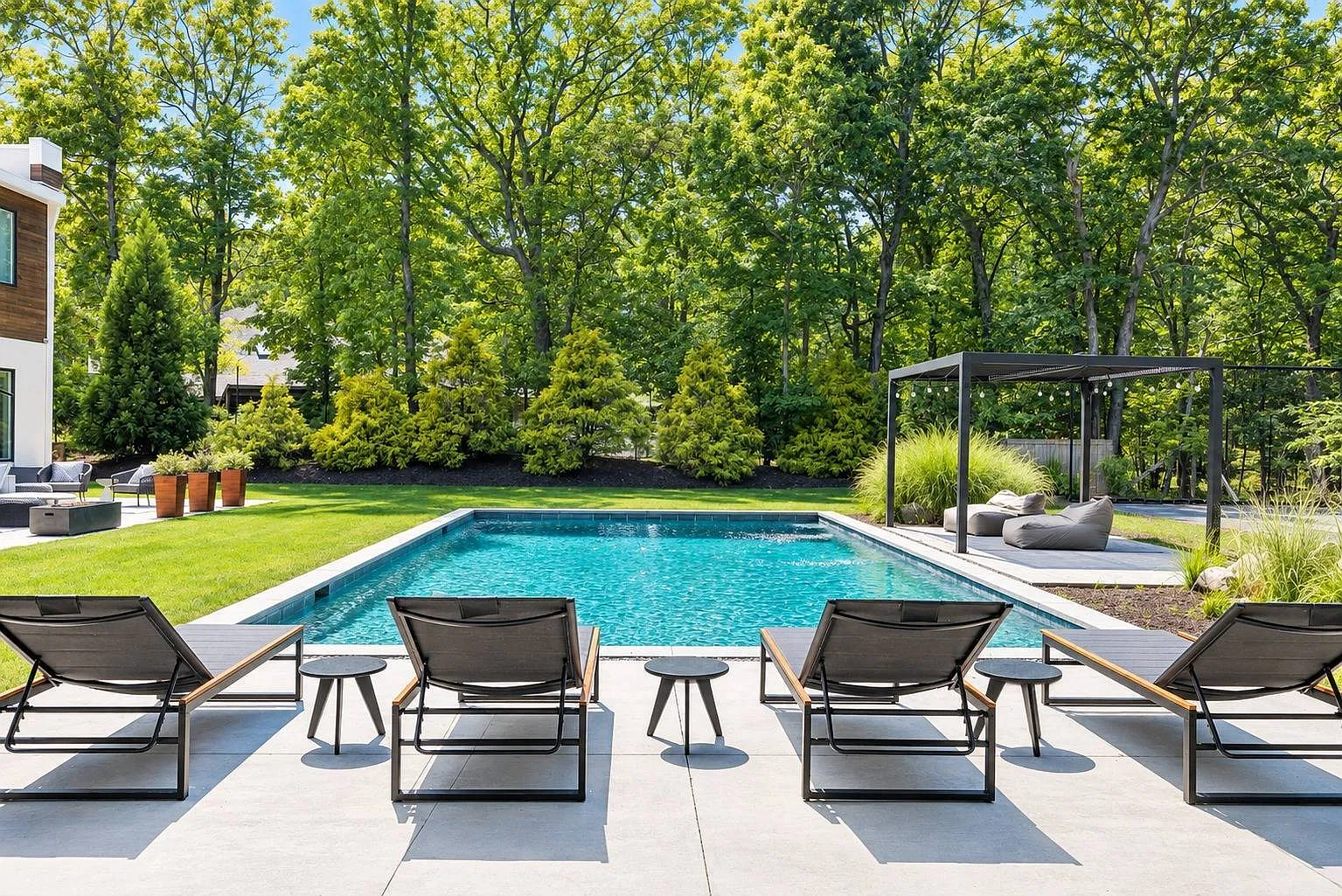 Private Hamptons Oasis | Beach Access, Pool & Pickleball Court — Photo 3