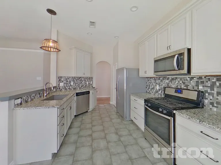 157 Spring Hollow Dr — Photo 5