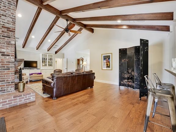 5th image of 3924 Lake Sherwood Ave E