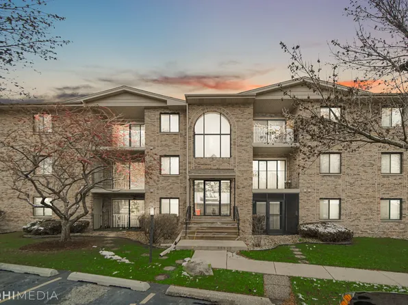 4930 134th St APT 110, Crestwood, IL 60418