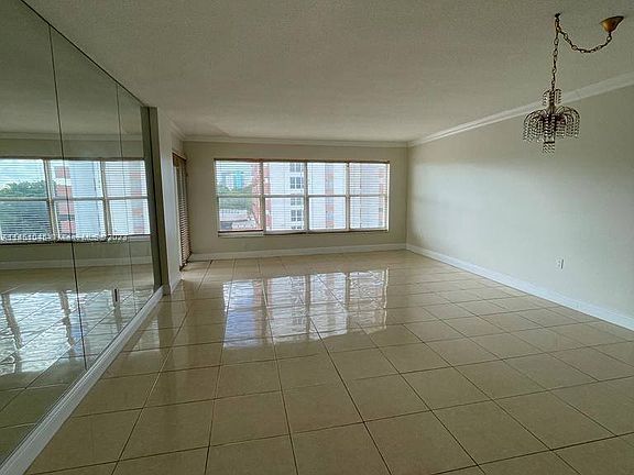 4th image of 3000 E Sunrise Blvd