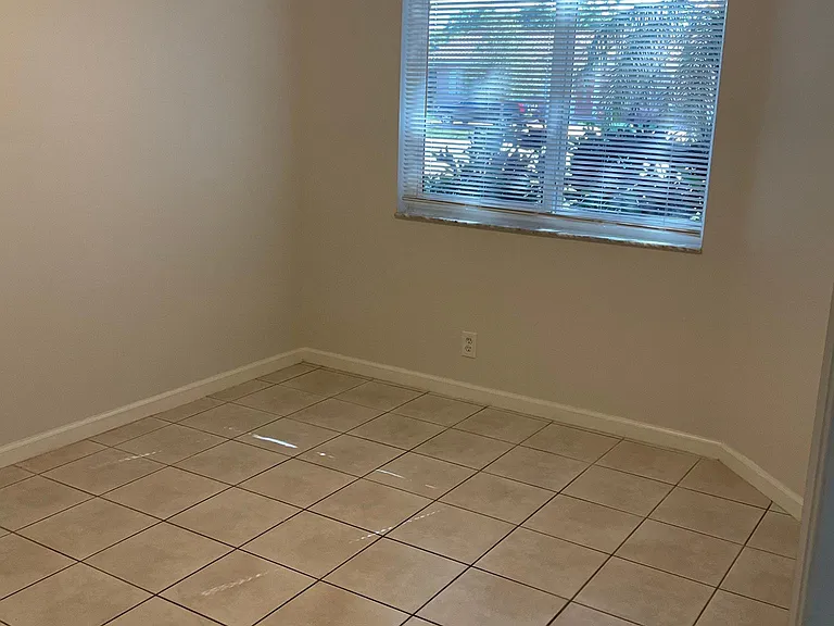 Front bedroom/2nd