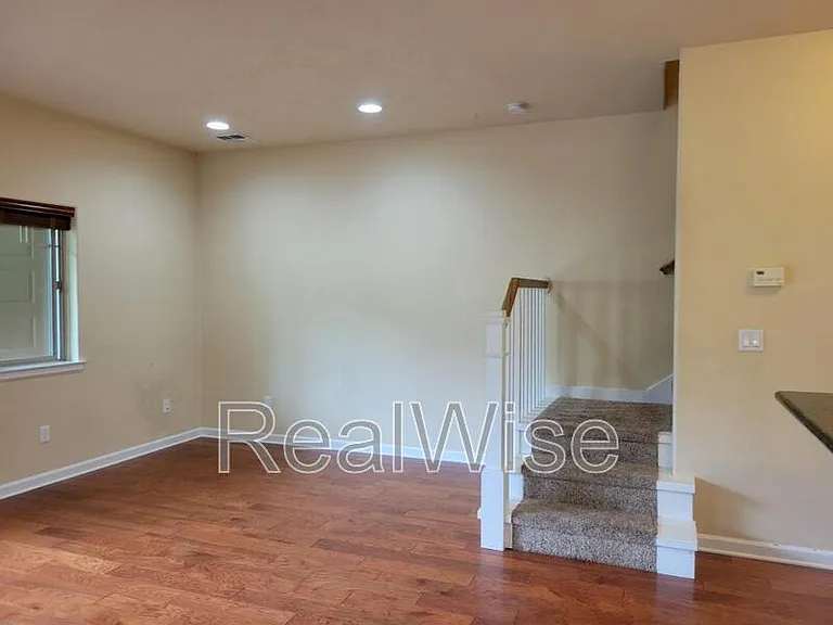 1789 SE Hill Park Pl — Photo 3