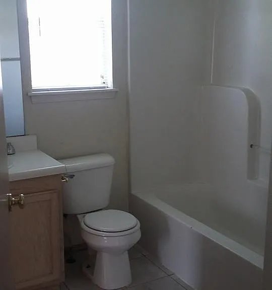 212-214 Southwinds Rd — Photo 7