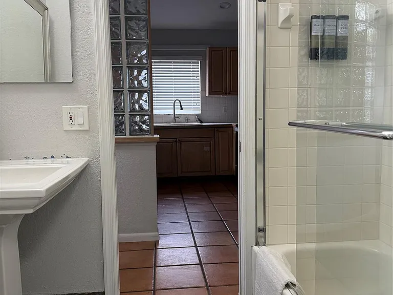 607 SW 15th St — Photo 11