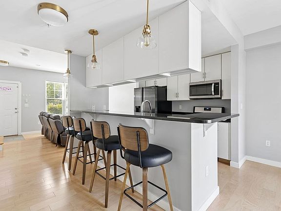 3rd image of 12 Blue Jay Cir