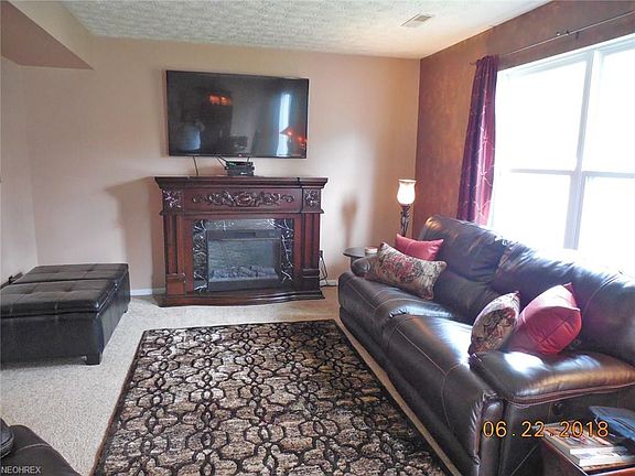 3rd image of 536 Wykeham Ct