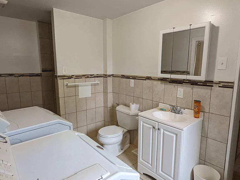 full bathroom and laundry on main floor