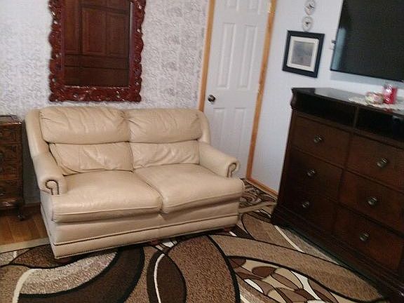 Apartment 1-livingroom