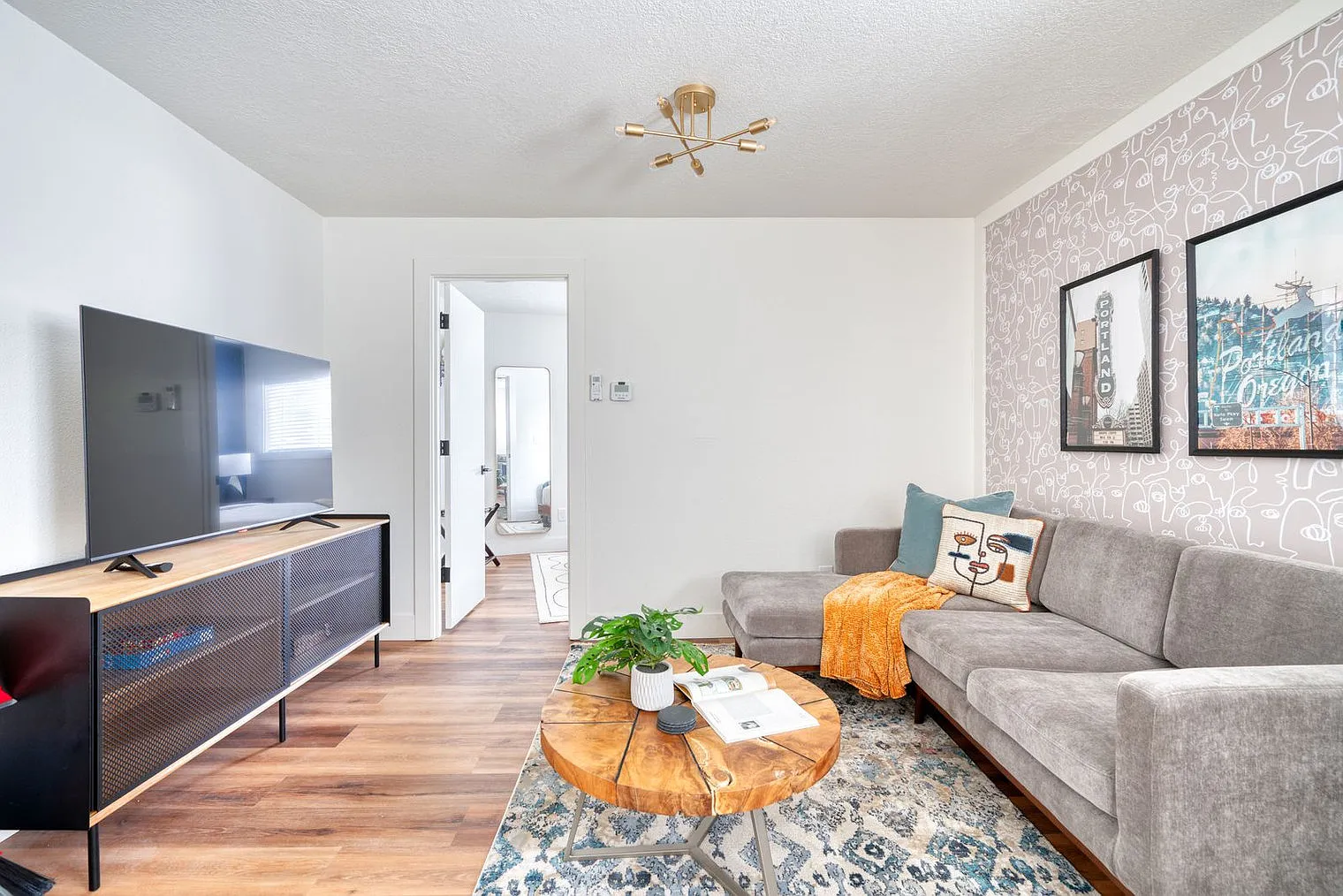 1 bed, 1.0 bath, 398 sqft, $2,213 — Photo 1