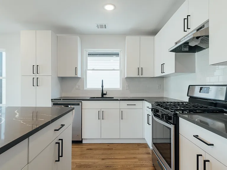 746 Seaport Dr #2 — Photo 17