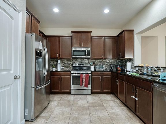 3rd image of 413 Alsatian Ln