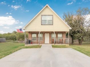 10915 Shady Oaks Dr, Runaway Bay, TX 76426