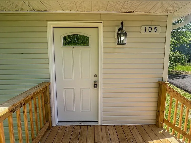 105 Wilson Ct — Photo 1