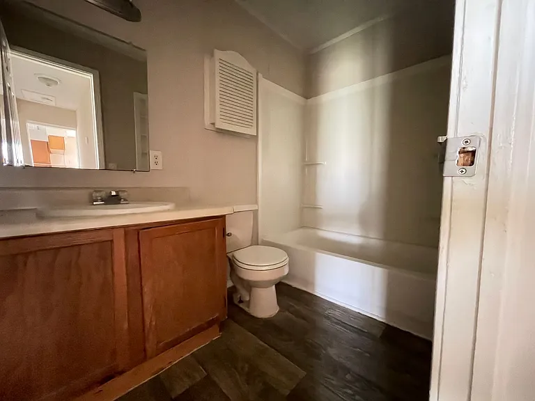 2 Bedroom 2 Bath Apartment w/ Washer and Dryer Connections — Photo 6