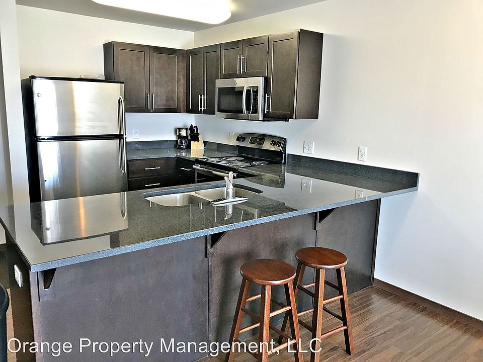 2nd image of 1406 N Main St APT 404