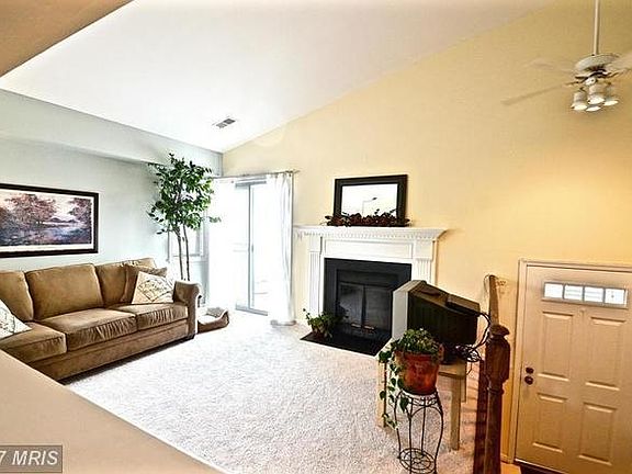 4th image of 2929F S Woodstock St #6