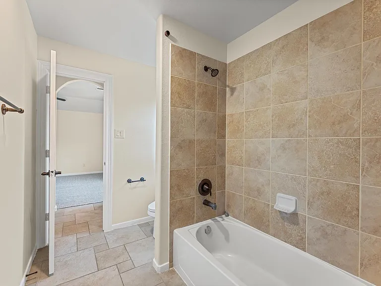 7 N Beech Springs Cir — Photo 34
