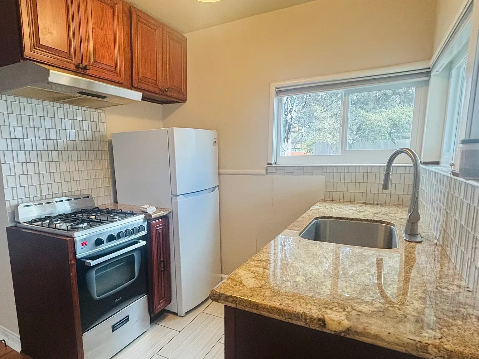 1 bed, 650 sqft, $1,700 — Photo 3