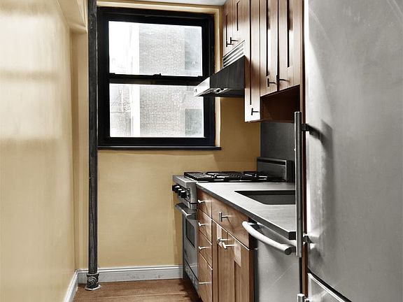 2nd image of 160 7th Ave #416