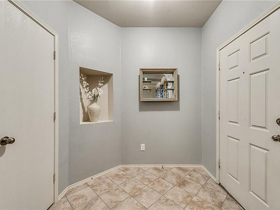 3rd image of 526 Kensington Dr