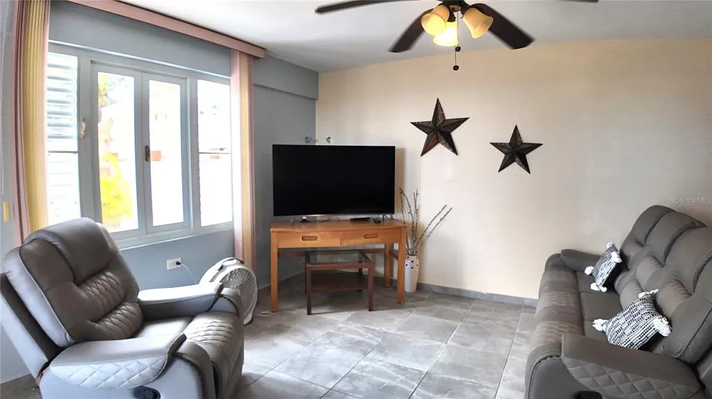 2 bed, 1.0 bath, 1200 sqft, $2,000 — Photo 2