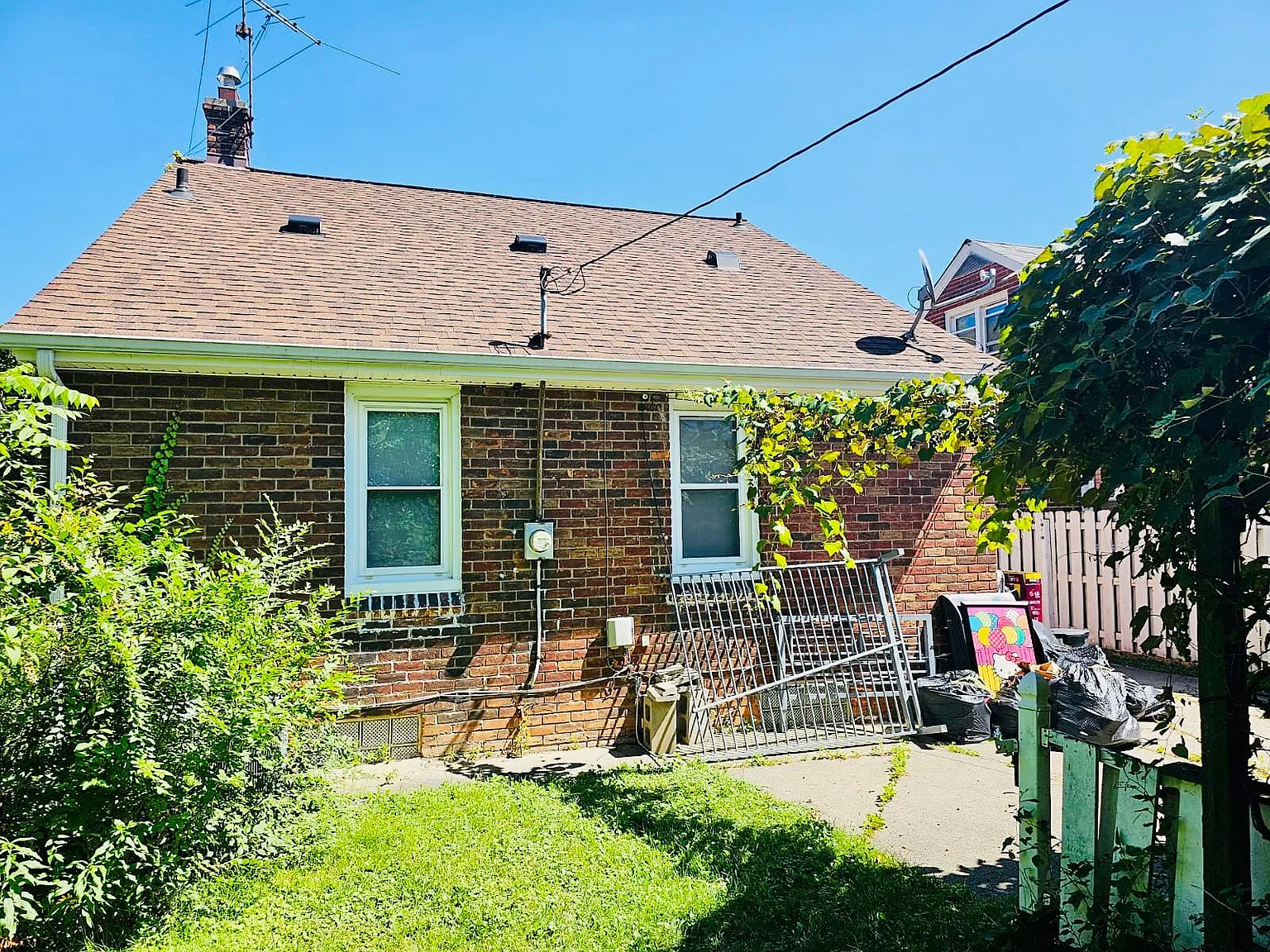 21247 Redmond Ave — Photo 4