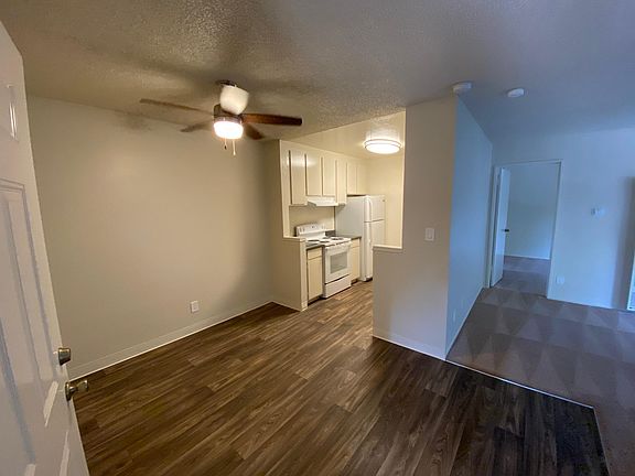 3rd image of 2501 Medallion Dr