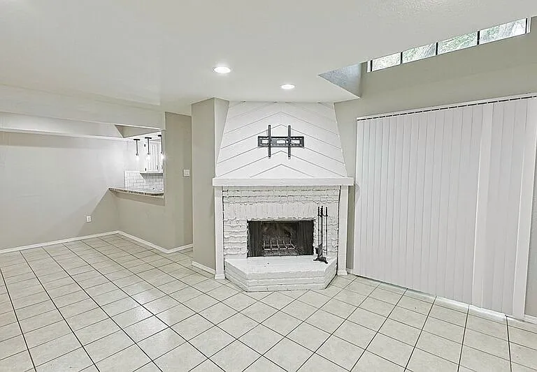 889 Dublin Dr #D — Photo 3