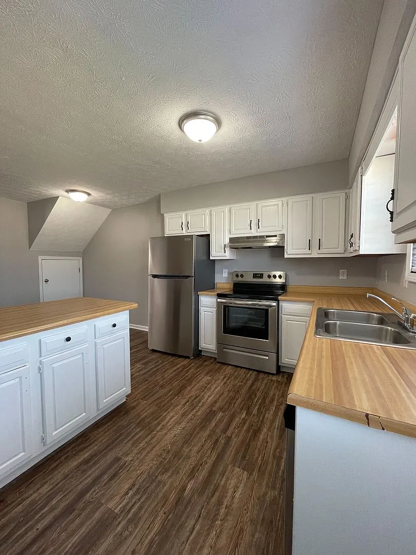 417 Garden City Dr. — Photo 3