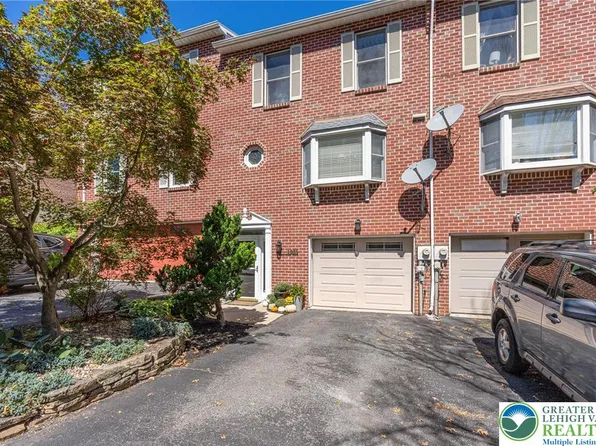 1885 Redwood Dr, Whitehall, PA 18052