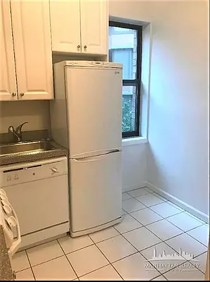 Rented by Manhattan Realty Group | media 8