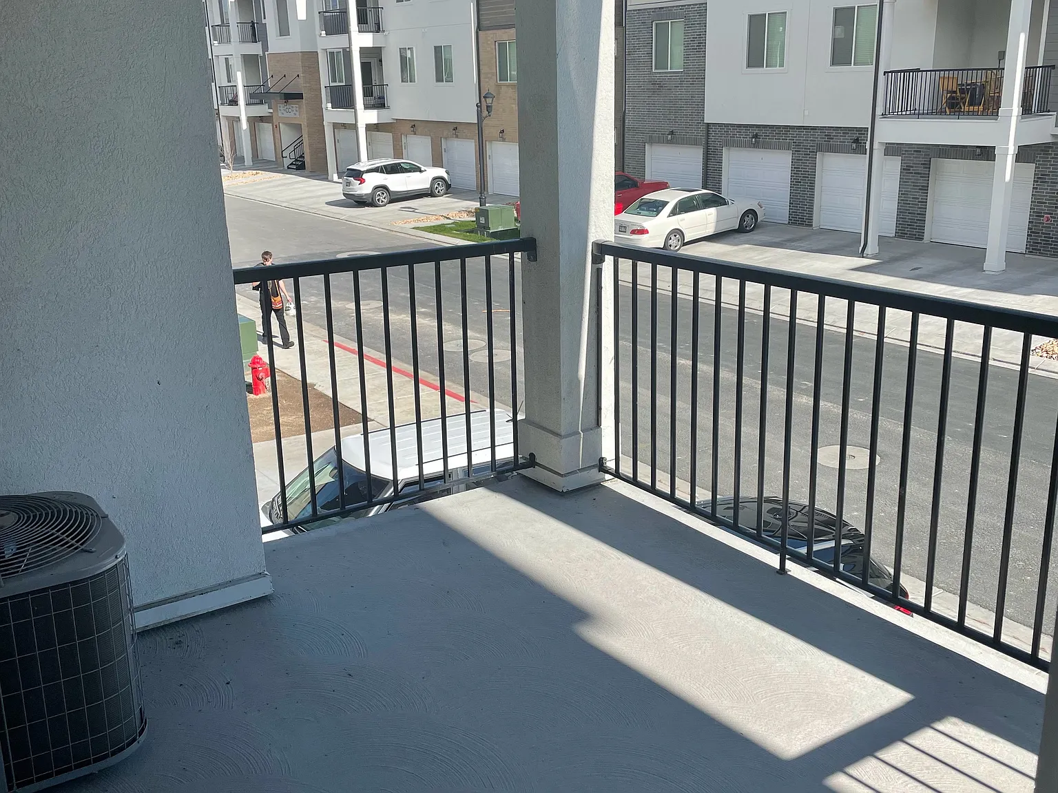 3 bed, 1272 sqft, $2,000 — Photo 3