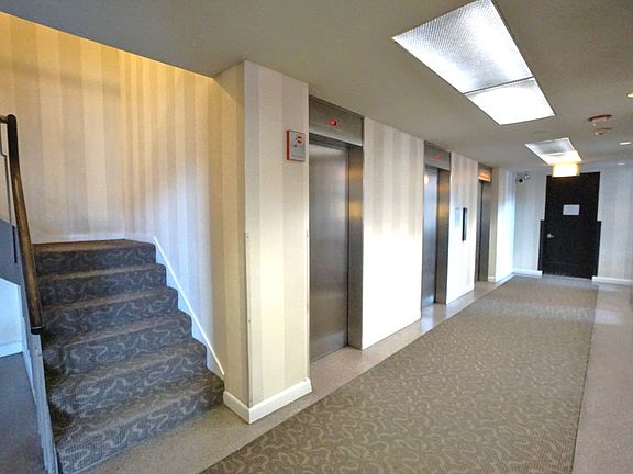 3rd image of 3930 N Pine Grove Ave APT 1515