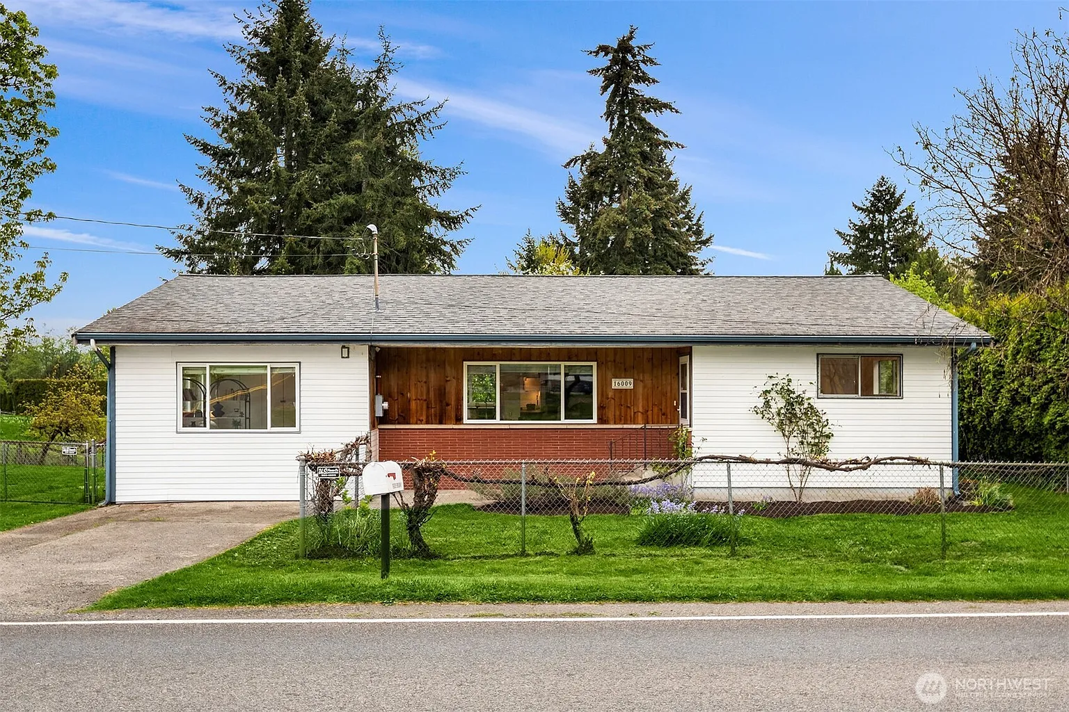 16009 Broadway Avenue photo 1