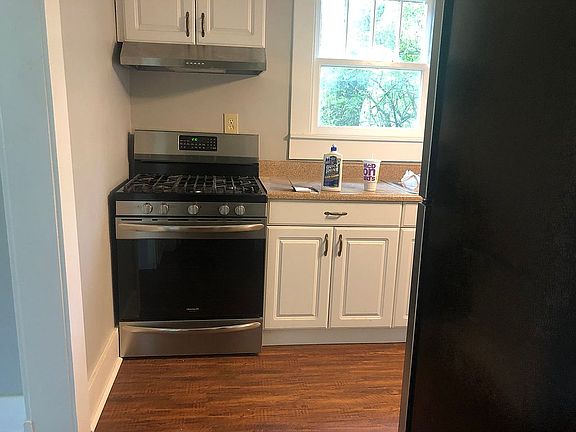 3rd image of 403 Oliver St