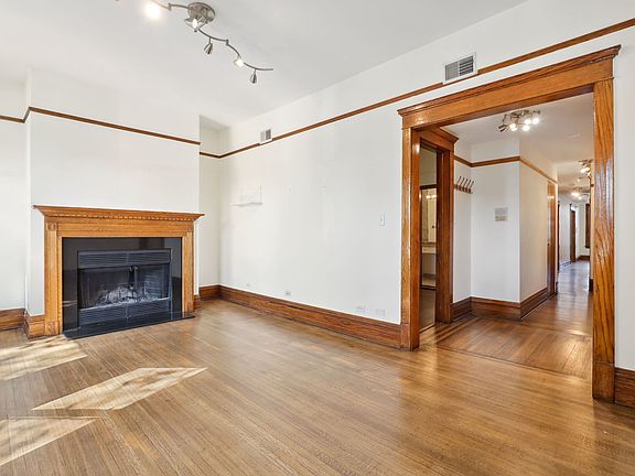 5th image of 956 W Cuyler Ave APT 1W