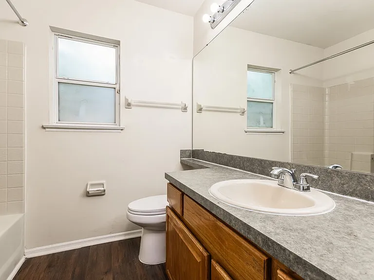 1231 Heather Lake Dr — Photo 16