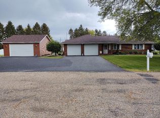 102 N McKinley Ct, Abingdon, IL 61410