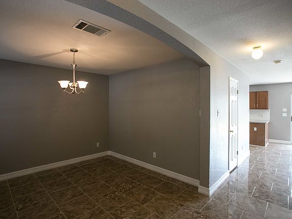 3rd image of 5825 Speyside Dr