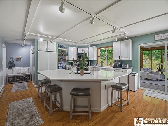 5th image of 3543 Moon Rd