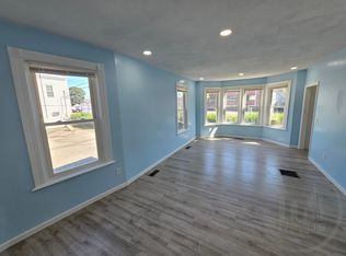  524 Central Ave 1stFlr 3B/1.5B Spacious! In-UnitLaundry CatsOK Prkg, Pawtucket, RI 02861