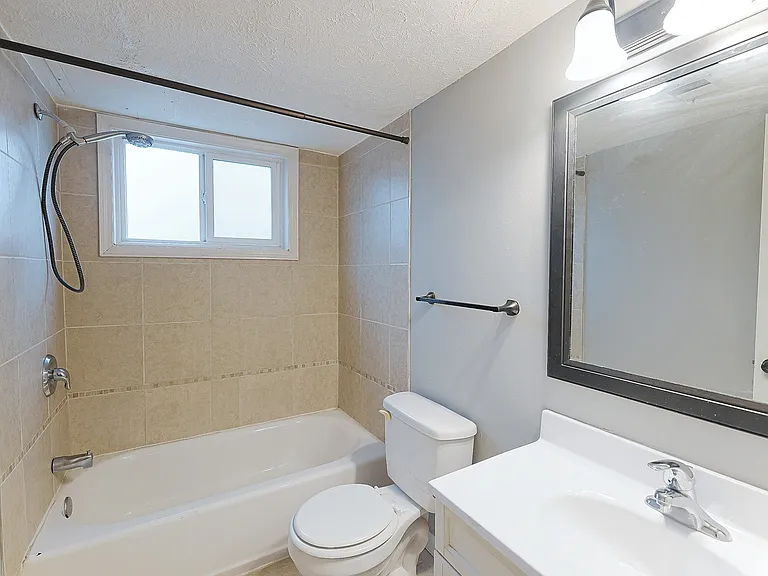 Marshall Apartments — Photo 18