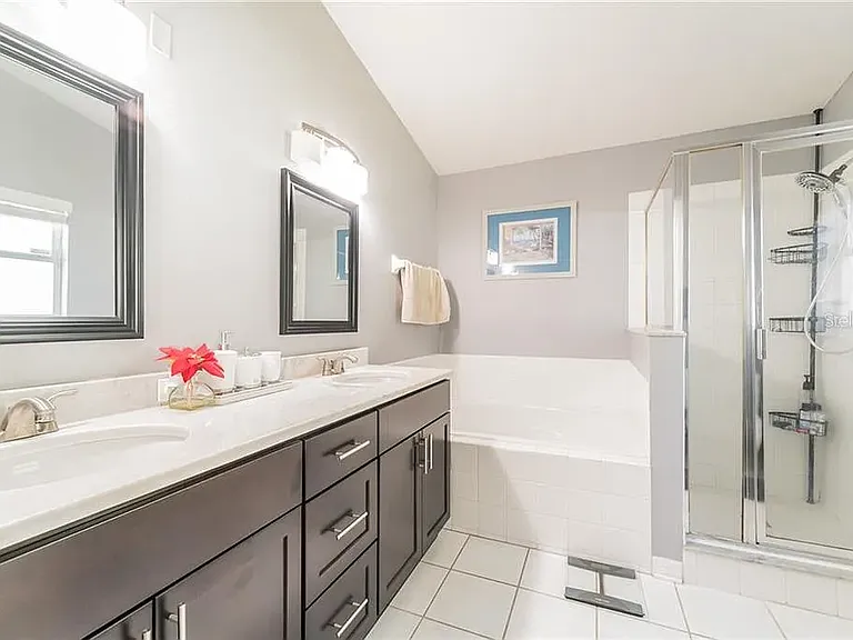 530 Wellesly St — Photo 11