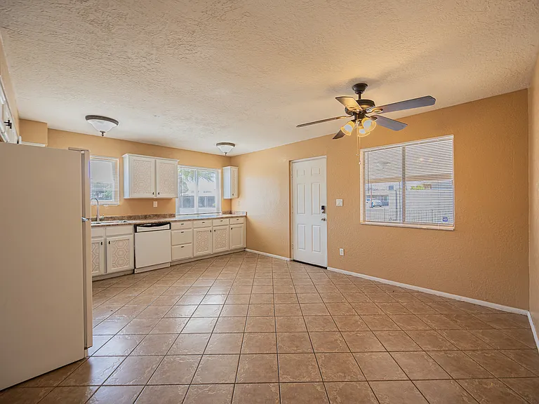2130 W Cortez St — Photo 9